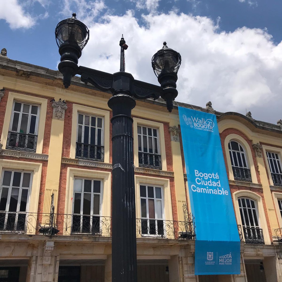 EnriquePenalosa's tweet photo. Del 15 al 19 de octubre tendremos la Conferencia @Walk21Bogota con expertos de todo el mundo! Más de 200 conferencias  gratuitas sobre cómo hacer una ciudad mejor para los seres humanos. Tenemos 3500 inscritos. Inscríbete sin costo en https://t.co/u78ZgJxsED https://t.co/ckbBgMJW5c