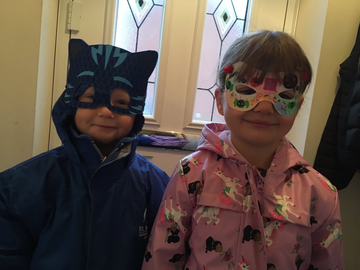 Lindsey_Wraith's tweet photo. Day 1 #10datc - Edie and Elliott S on their way to @StMaryHighGreen on Mask Monday! https://t.co/L5cIAkkHjj