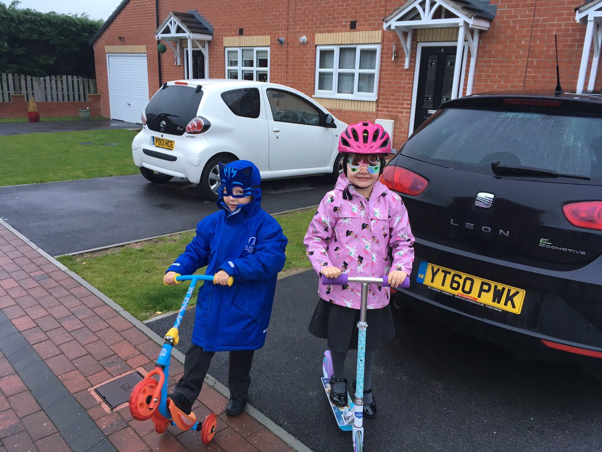 Lindsey_Wraith's tweet photo. Day 1 #10datc - Edie and Elliott S on their way to @StMaryHighGreen on Mask Monday! https://t.co/L5cIAkkHjj