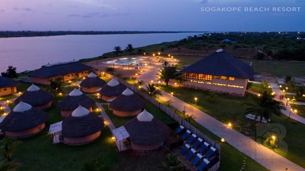 GHANAFACTZ's tweet photo. Ladies and gentlemen, this is “Sogakope Beach Resort”, we taking Father Christmas there..
Retweet if you wanna getaway with us🇬🇭🇬🇭🇬🇭 https://t.co/mKqR0JioPO