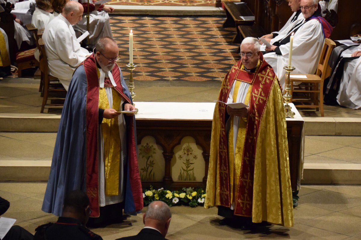 Havering_DSynod's tweet photo. We wish to announce Rev. Mike Power was commissioned as Area Dean of Havering at St Edward’s, Romford last night in  succession to Rev David Hague.
The Service was Conducted by Archdeacon Elwin Cockett, Archdeacon of West Ham.
@chelmsdio @churchofengland @stedsromford https://t.co/NPi6PNMpwh