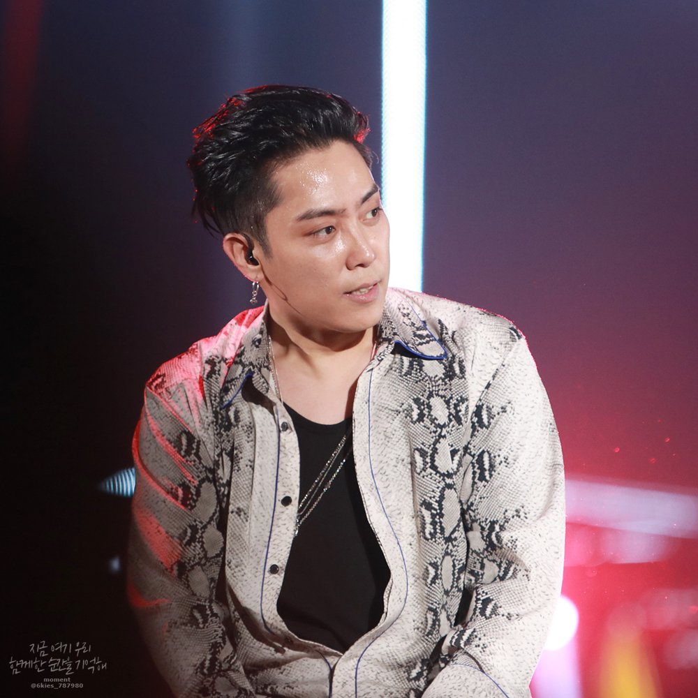 6kies_787980's tweet photo. 181013 SECHSKIES 2018 CONCERT 지금·여기·다시

잘생겨서 좋아해요. 정말.

#젝스키스 #젝키 #은지원 #SECHSKIES #EUNJIWON https://t.co/JMqiVzcIOL