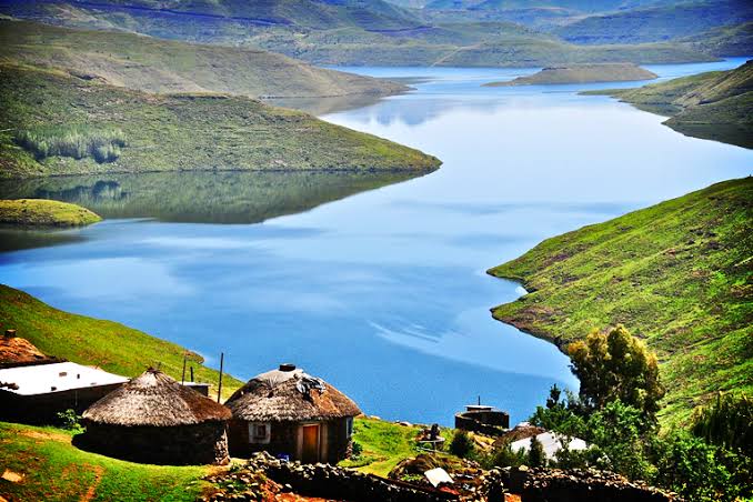 trendssa_brands's tweet photo. People be going super high about Dubai. Have you seen how beautiful Lesotho is with it's amazing landscape https://t.co/t12rLg9N2q