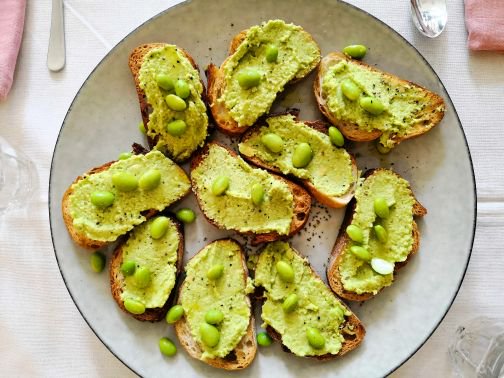 // Oh avocadohummus! // uit Oh Baby! van <a href="/denisekortlever/">Denise Kortlever</a> komt deze smeuïge avocadohummus, die - of je nu zwanger bent of niet - geweldig lekker is!

smulpaapje.nl/blog/toast-met…