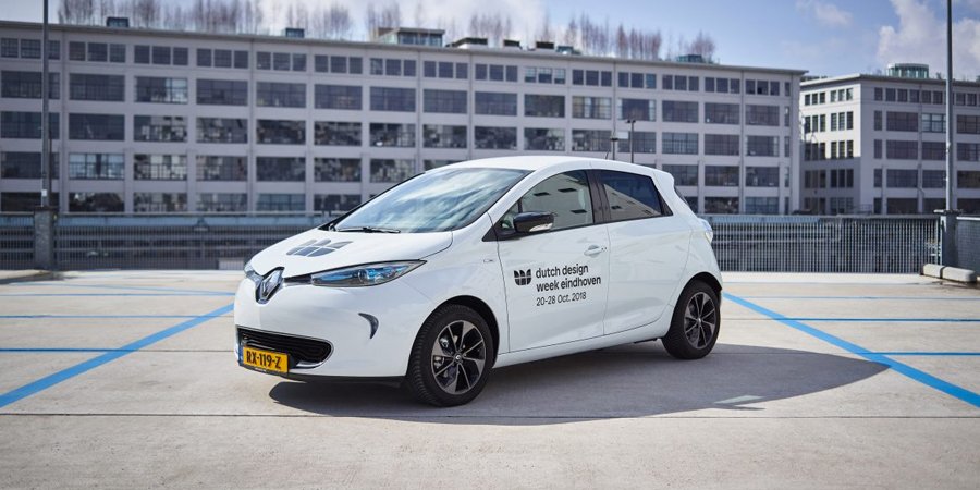 Als partner van @DutchDesignWeek stelt #Renault de 100% elektrische Renault ZOE ter beschikking voor de ‘Design Rides’, de shuttleservice tijdens #DDW2018. Iedere ZOE heeft een designobject op het dak! 🚘🎨 Benieuwd? Kijk mee: r.enau.lt/2yejN6T #EasyLife