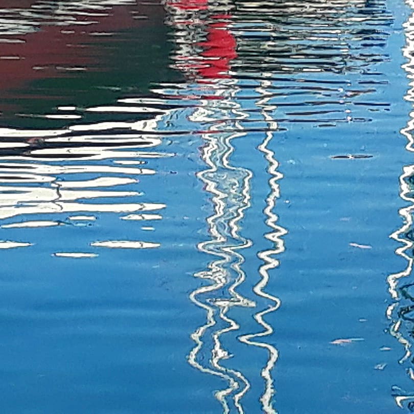 sabrinadagliano's tweet photo. Beautiful to sit in the sun, a small port at Cap Ferrat, watching the water reflections. I am still fascinated by this #DancingLines and #FlowingForms, the steady yet ever changing flowing world https://t.co/KrgBlKUrVT