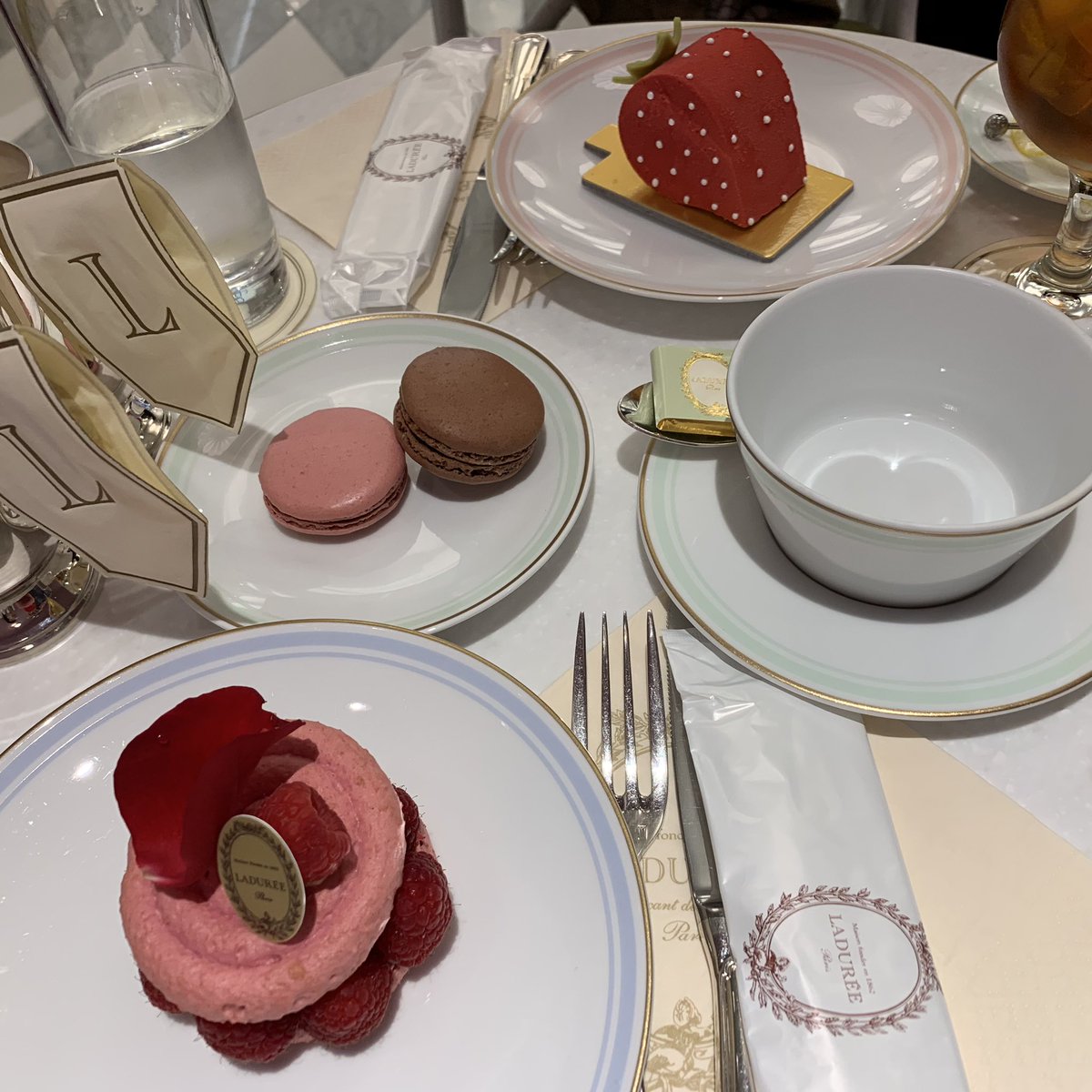 O Xrhsths なおと Sto Twitter 表参道の ラデュレ青山 で マカロン デート インスタ映え フレーズ ラデュレ