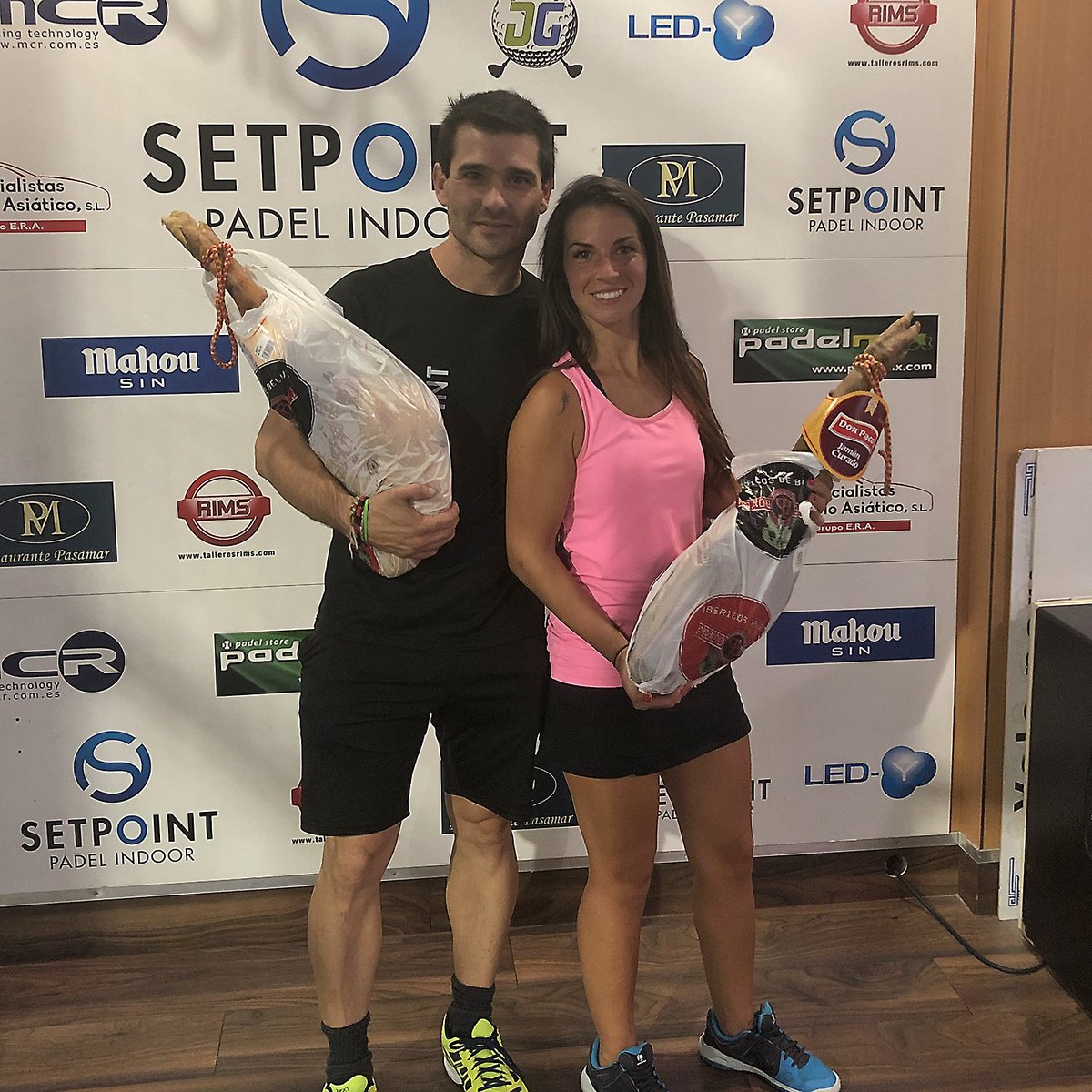 SetPointG's tweet photo. ¡Hola a todos compañeros amantes del pádel! Aquí van unas fotitos de nuestros campeones del pasado jueves 11 de octubre luciendo orgullosos sus trofeos ¿Quieres estar tú ahí la próxima vez? Pues apúntate ¡Te esperamos! #setpoint #setpointgetafe #getafe #madrid #padel #padelindoor https://t.co/xyTFPdEtSs