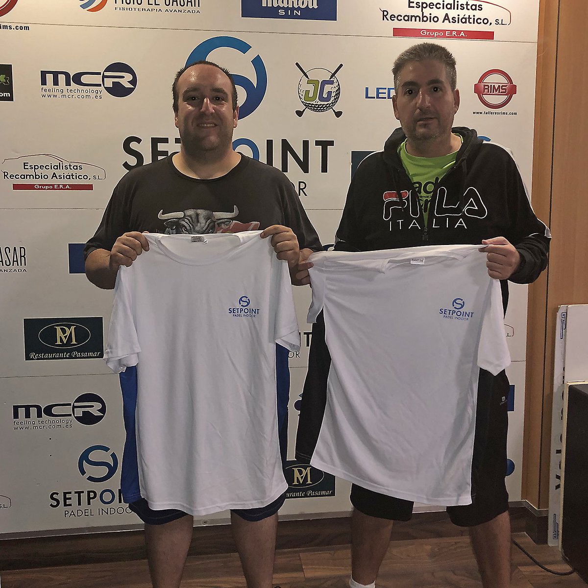 SetPointG's tweet photo. ¡Hola a todos compañeros amantes del pádel! Aquí van unas fotitos de nuestros campeones del pasado jueves 11 de octubre luciendo orgullosos sus trofeos ¿Quieres estar tú ahí la próxima vez? Pues apúntate ¡Te esperamos! #setpoint #setpointgetafe #getafe #madrid #padel #padelindoor https://t.co/xyTFPdEtSs