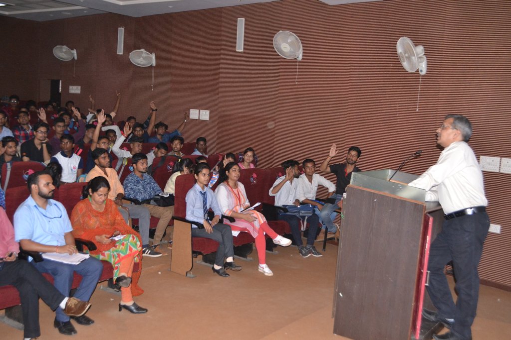 cyber awareness programme at vikrant college gwalior by cyber sp shri sudhir agrawal