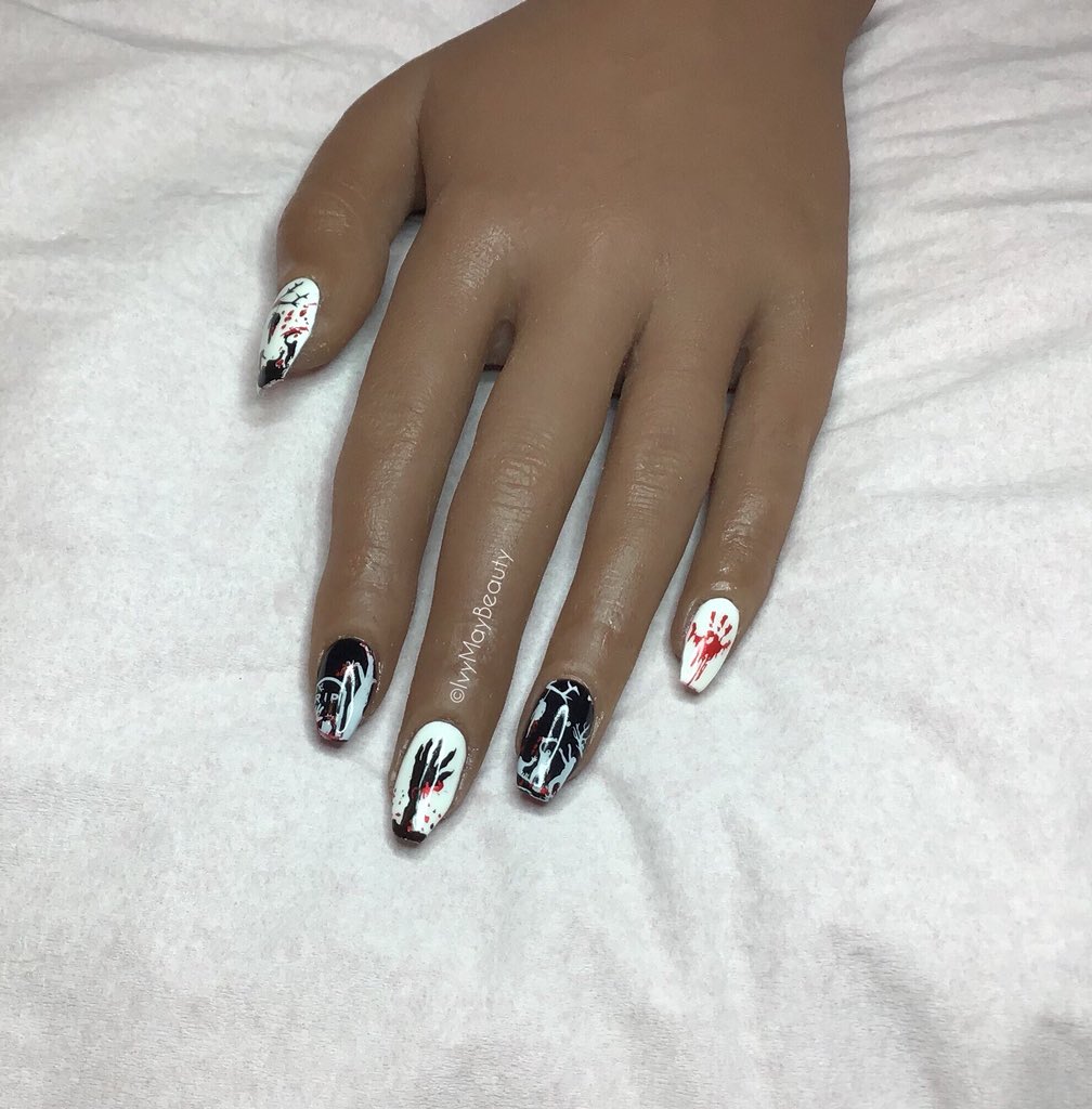 Ivymaybeautyuk's tweet photo. Halloween nails #articfreeze #blackshadow #dixieplates @GelishMINI @NailHarmonyUk @Gelish @NAKEDforNails https://t.co/3ir2tv0oaO