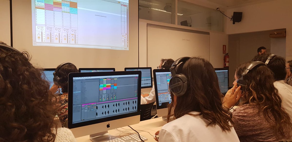 Eumes (@eumesmusic) on Twitter photo 👉🏻El pasado jueves nos visitaron los alumnos del Master de Turismo Cultural de la UdG ( <a href="/UdGFacTurisme/">Facultat de Turisme</a> ) dónde hablamos de los aspectos que implican a #Eumes como empresa cultural .
🎶Luego los alumnos pudieron practicar en un taller de Ableton sus dotes como productores 🙌🏻. 👉🏻El pasado jueves nos visitaron los alumnos del Master de Turismo Cultural de la UdG ( <a href="/UdGFacTurisme/">Facultat de Turisme</a> ) dónde hablamos de los aspectos que implican a #Eumes como empresa cultural .
🎶Luego los alumnos pudieron practicar en un taller de Ableton sus dotes como productores 🙌🏻.