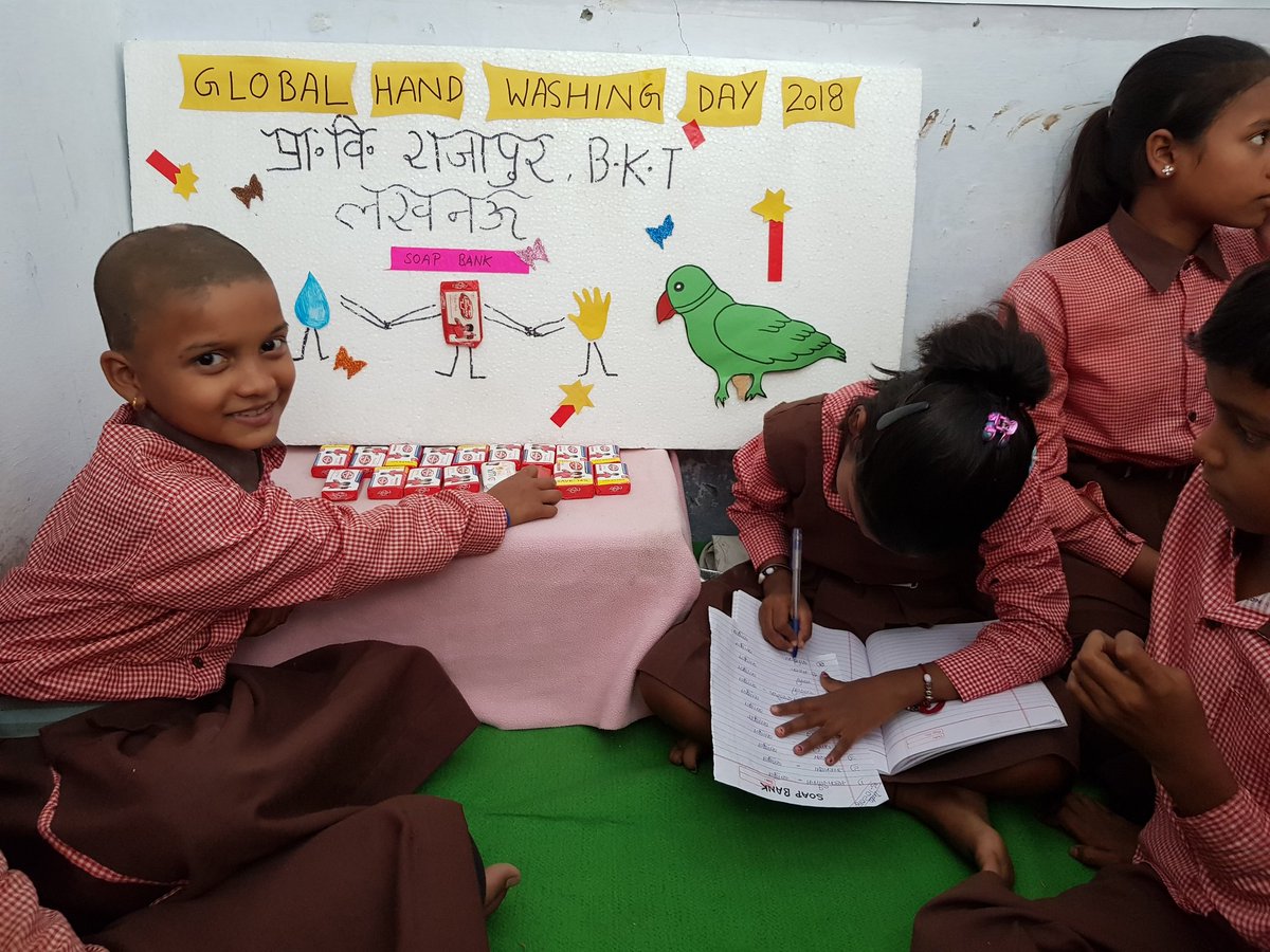 NandiniRathor13's tweet photo. Now at our school ( #PSRajapurBktLucknow ) we have a bank whr you can get soaps to wash your hands....#HappyHandwashing on #GlobalHandwashingDay @teachersofindia @EducationMirror @ajayvikramsing1 @SIETUP https://t.co/iWfvZhcoEj