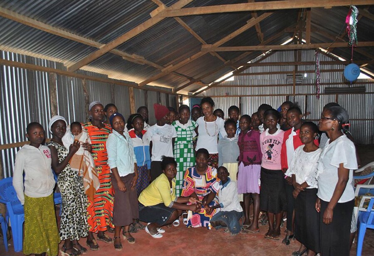 AllGrownUpkit's tweet photo. #KenyanTraffic #education #PubertyChallenge #kotex #Always #pads #menstruation January 2019. My second trip to Kenya. Giving these girls a chance for a healthy lifestyle. Providing them with feminine products,For more information on how you can help go to https://t.co/LtBwlB9361 https://t.co/L5NzcoWUWm