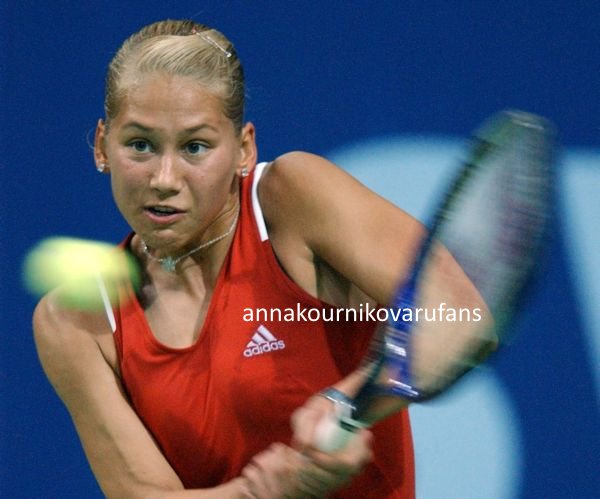 ANNA KOURNIKOVA - Página 11 DpiqgioWkAAIJj7