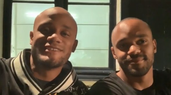 .<a href="/VincentKompany/">Vincent Kompany</a> feliciteert vader met burgemeesterssjerp 
bruzz.be/brussel-kiest/…