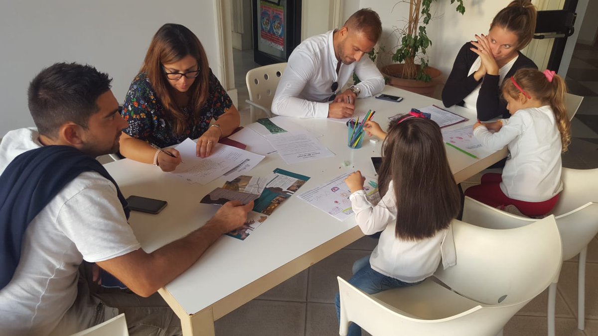 AlcaMaglie's tweet photo. Cosa avete fatto ieri nella #famu2018 noi li abbiamo coinvolti nella creazione di piccolissimi #storytelling su "piccolo ma prezioso" che a breve leggerete sul blog di #AlcaMaglie https://t.co/FUuXrDLC34