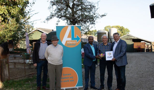 AltenaLokaal reikt verkiezingsprogramma uit aan 'trots en kracht' -  hetkontakt.nl/regio/heusdene…