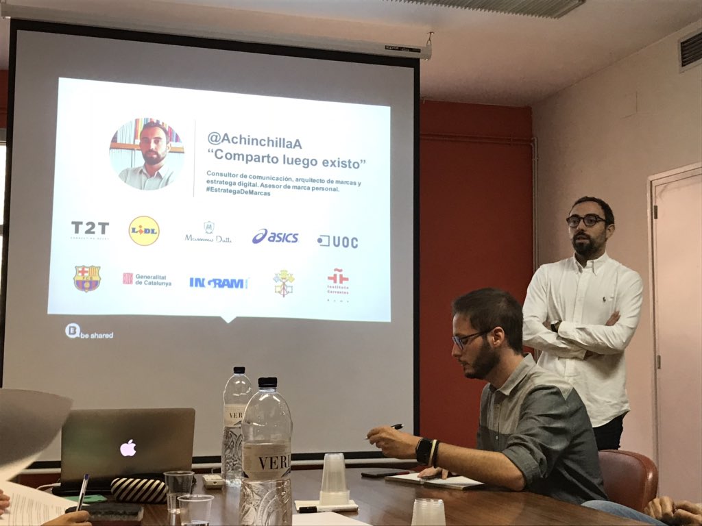prodisterrassa's tweet image. Avui coneixem la @FRubricatus amb els companys i companyes de comunicació de diferents entitats de @_dincat i ens formem en #COMDigital amb @AchinchillaA ! #JuntsSomCapaços