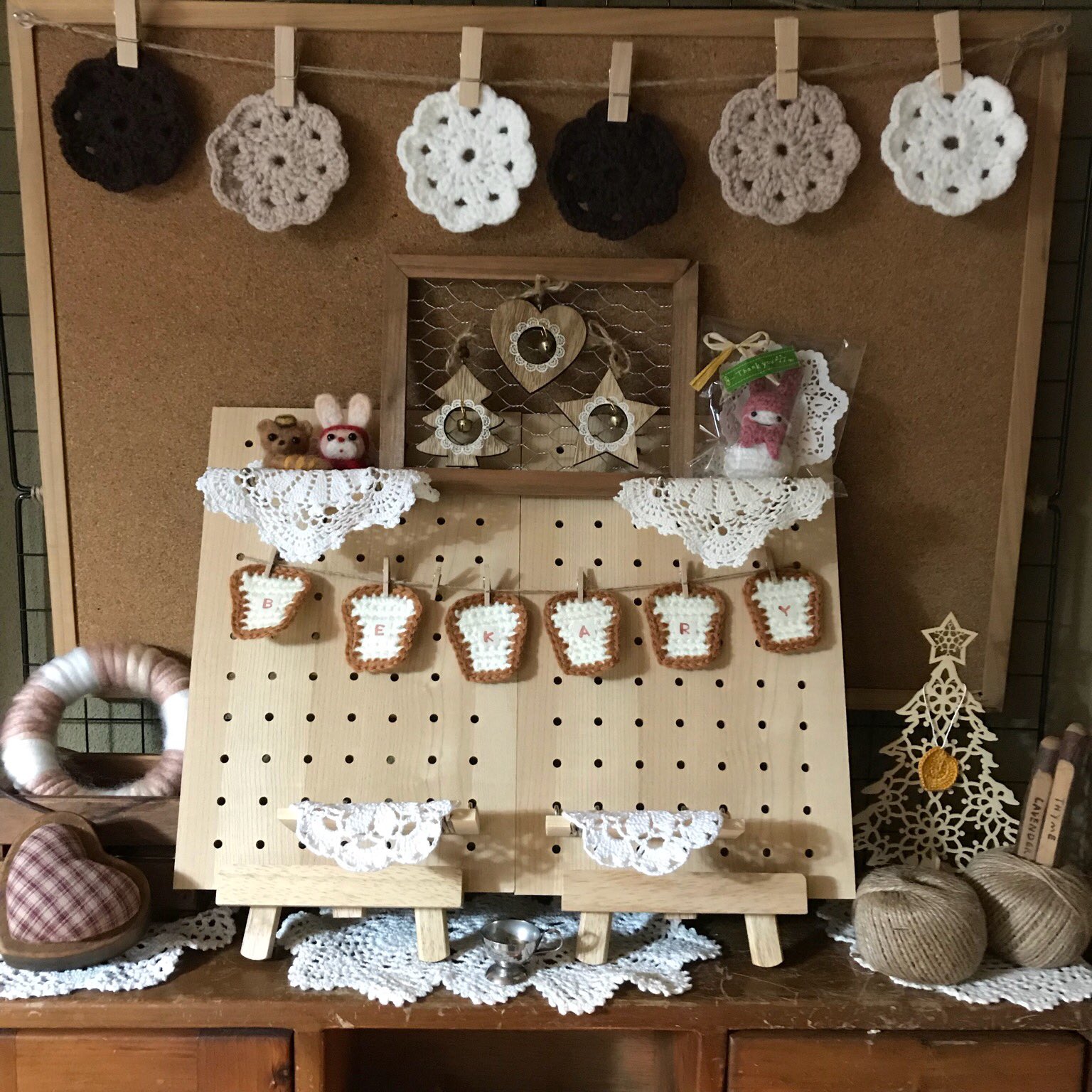 あかね Ar Twitter 毛糸リース リース 羊毛フェルト ハンドメイド 手作り アレンジ 編みぐるみ 雑貨 小物 ガーランド 木の雑貨 シェルフ インテリア インテリア雑貨 コルクボード ワイヤーフレーム アレンジボード ミルク入れ ナチュラルインテリア
