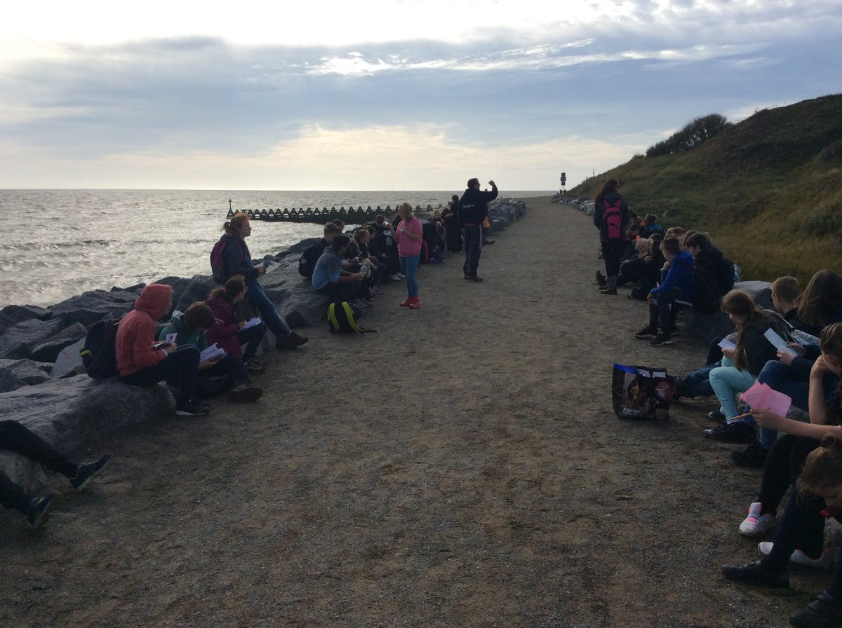 EdwardPeake's tweet image. More field sketches and a mini lesson from Mr D! #learning #pathwaytoprogress