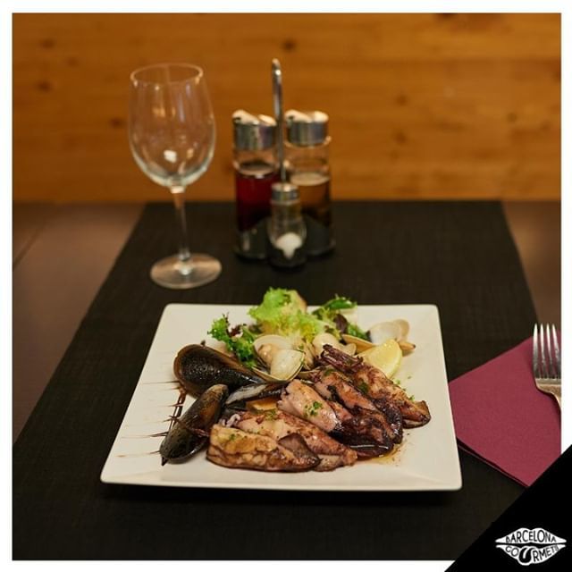 bcngourmets's tweet photo. 🍴😍 ¿Un homenaje? 🍴😍 ¿Y porqué no? Te mereces todo lo mejor del mundo. 
Mereces disfrutar, alegrarte, y darte un homenaje "como Dios manda", que diría mi yaya. 
O mejor, compartir ese homenaje con alguien que te importe, a quien quieras agradecer su p… https://t.co/2aZhBfnA6Q https://t.co/wDQantAh78