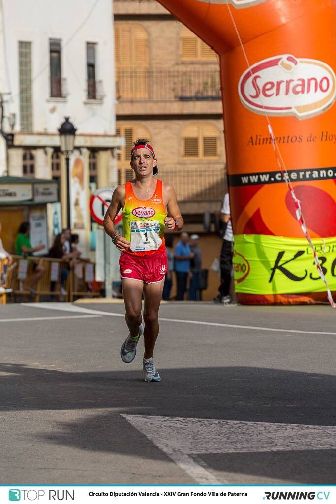 Un año más disfrutando y sufriendo por las calles de Paterna. Una cita ineludible en mi calendario donde siempre es un placer correr. Circuito de los que no te dejan indiferente y el cariño de toda la família <a href="/serranocarnicas/">Cárnicas Serrano</a> que hacen de esta prueba un referente en el calendario