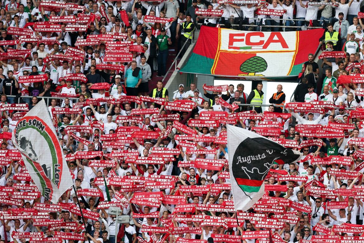 FCAugsburg's tweet photo. Das wird ein ganz besonderes Fußballfest: AUSVERKAUFTES HAUS zum #Retrospieltag! ⚽ https://t.co/ejJnrDYVem #FCA #FCARBL https://t.co/pi4SL6iBOY
