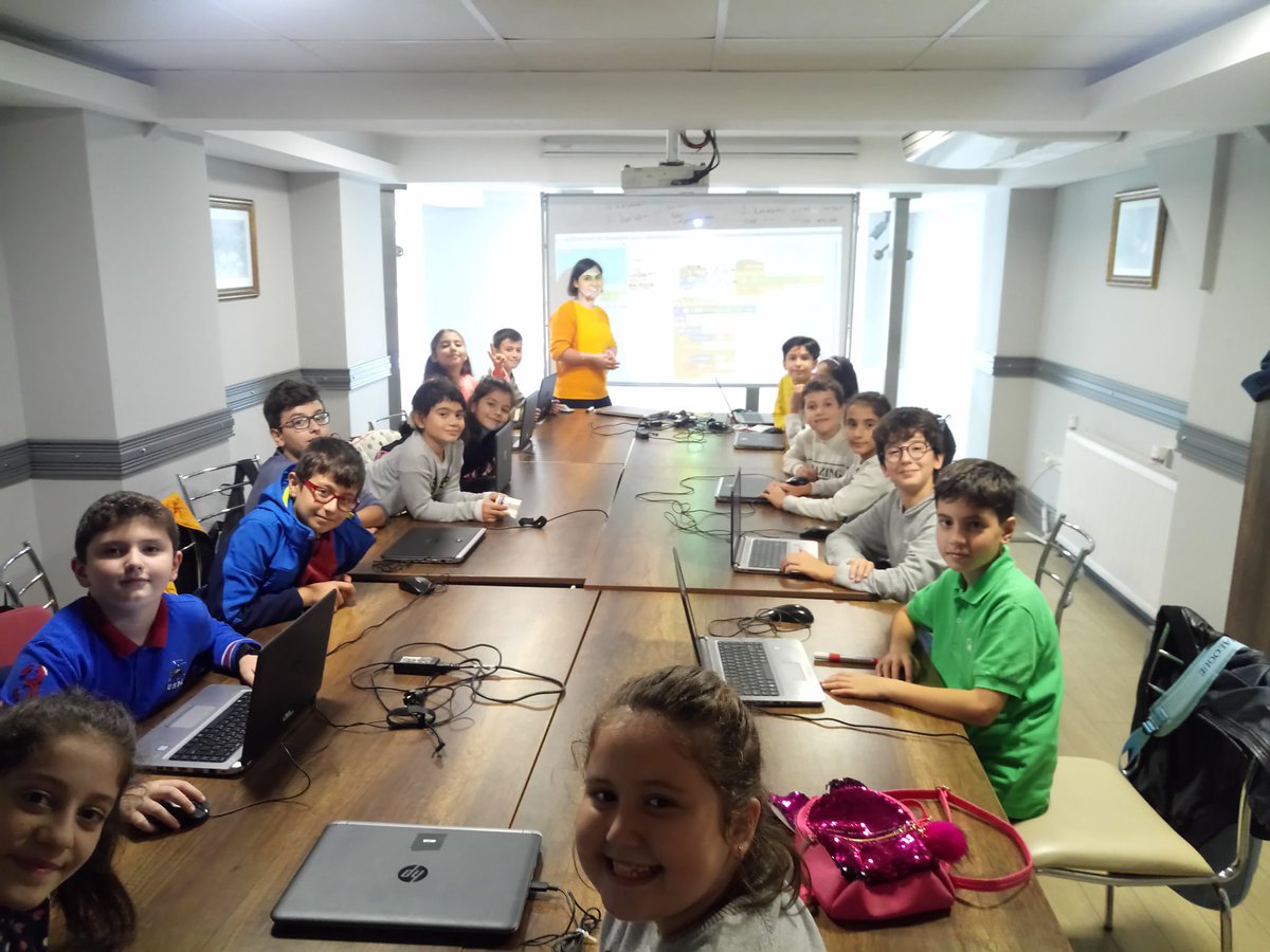 CodingIstanbul's tweet photo. Pazar günü ekibi 🤗 Kıpır kıpır bilişimciler geliyor ☺️☺️
#Codingİstanbul
#Gelecegikodluyorum
#GelecekParmaklariminUcunda https://t.co/V7Fsgl0lln
