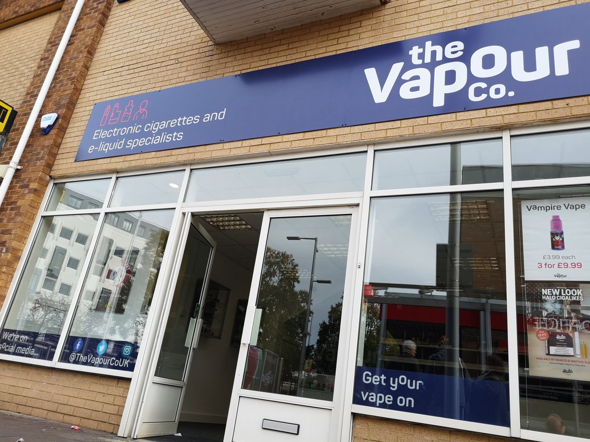 SxSwansea's tweet image. A great way to start the week off with this #fasciasign &amp;amp; #windowgraphics produced for @TheVapourCoUK earlier today