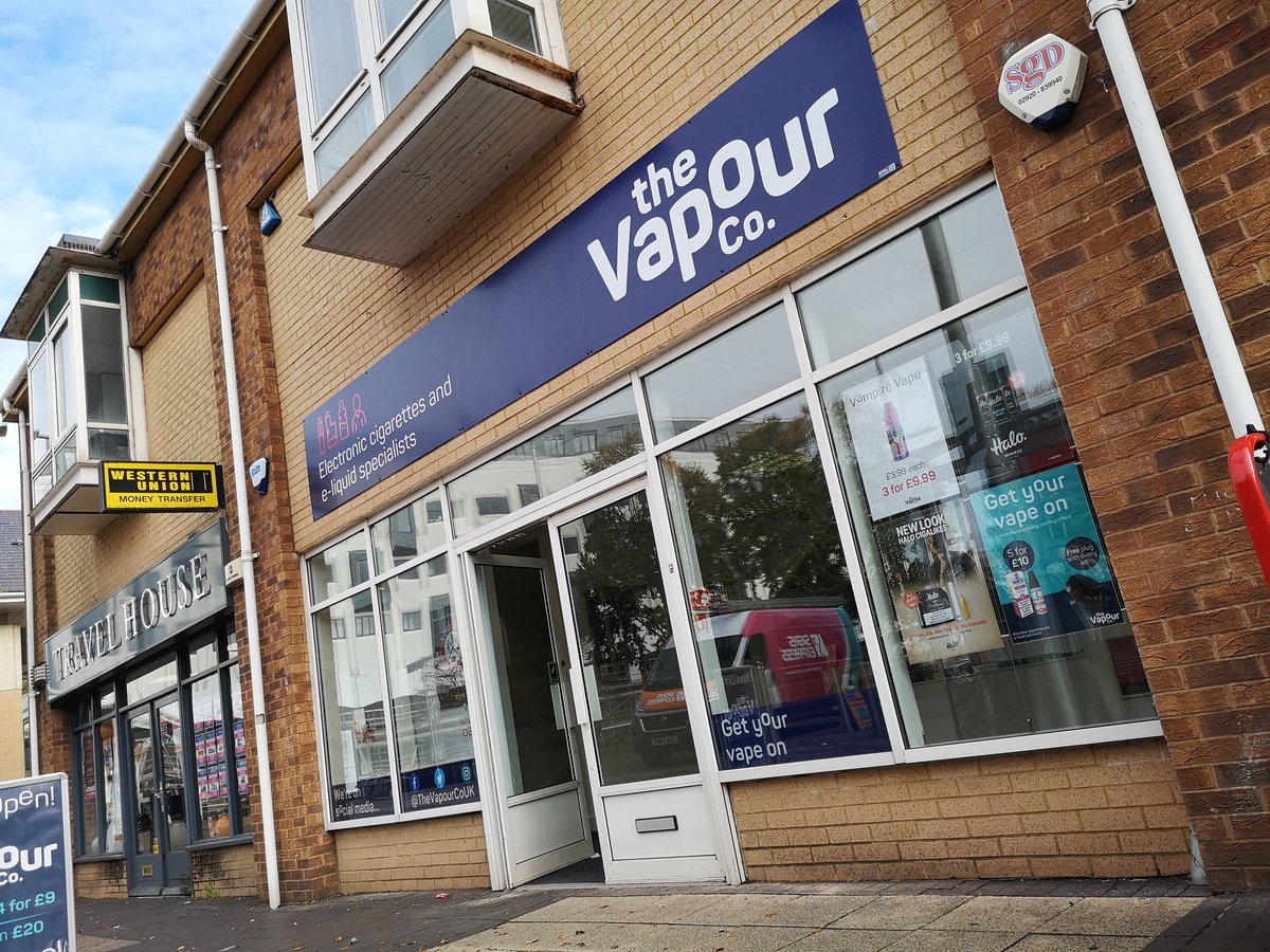 SxSwansea's tweet image. A great way to start the week off with this #fasciasign &amp;amp; #windowgraphics produced for @TheVapourCoUK earlier today