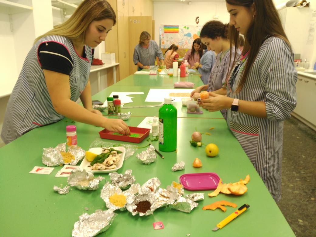 etpxavier's tweet photo. Segon dia d'experimentació amb la plàstica. Fem barreges impossibles! 2n Ed.Infantil dual. https://t.co/66xzsdThOI