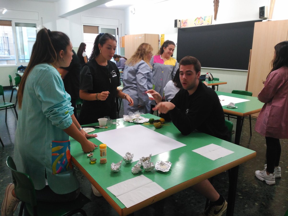 etpxavier's tweet photo. Segon dia d'experimentació amb la plàstica. Fem barreges impossibles! 2n Ed.Infantil dual. https://t.co/66xzsdThOI