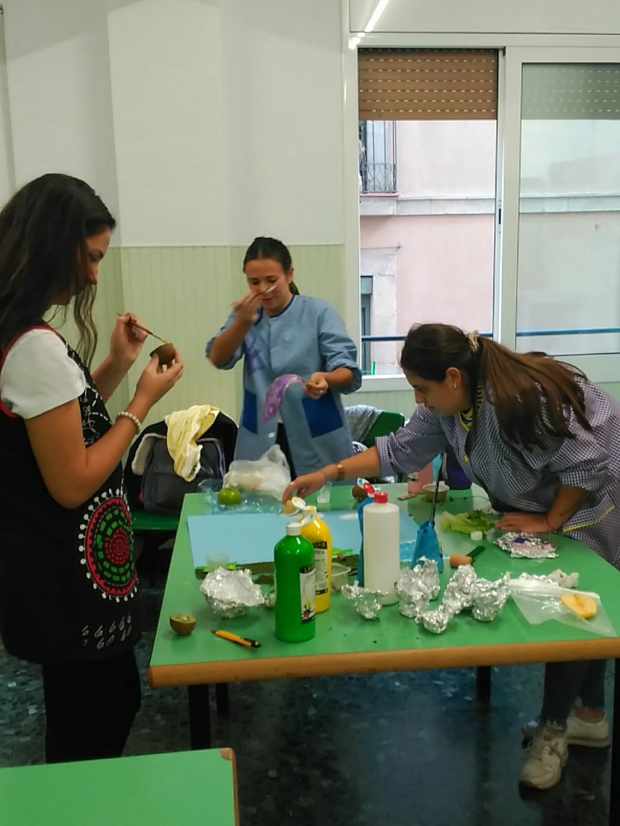 etpxavier's tweet photo. Segon dia d'experimentació amb la plàstica. Fem barreges impossibles! 2n Ed.Infantil dual. https://t.co/66xzsdThOI