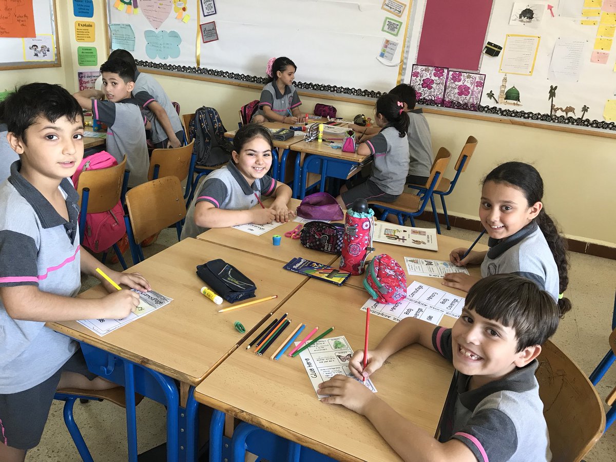 manalshaar2's tweet photo. Music, Art and Creativity! That’s what my fourth graders need during a portfolio session💕💕 #enthusiasm #creative #learning_is_fun @MakAishaSchool https://t.co/CZ2qF6tw0g