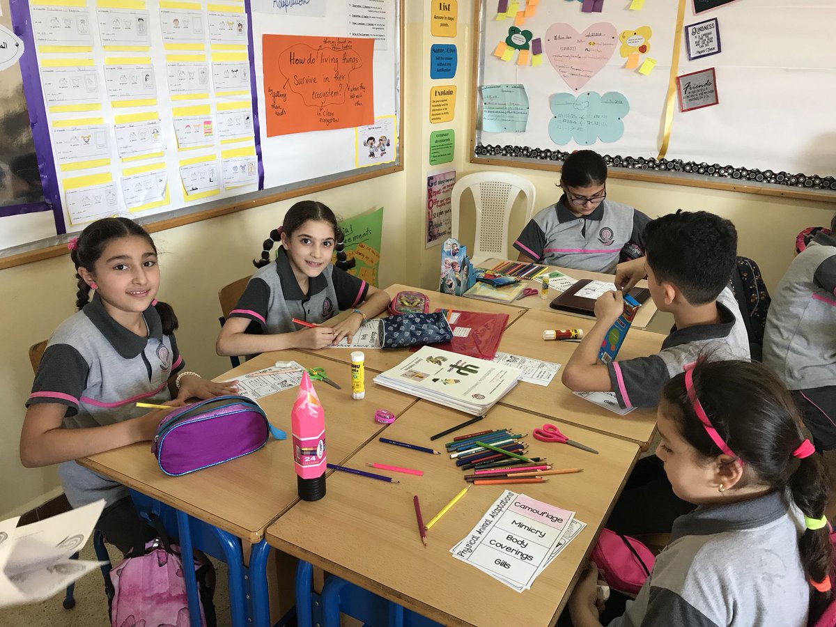 manalshaar2's tweet photo. Music, Art and Creativity! That’s what my fourth graders need during a portfolio session💕💕 #enthusiasm #creative #learning_is_fun @MakAishaSchool https://t.co/CZ2qF6tw0g
