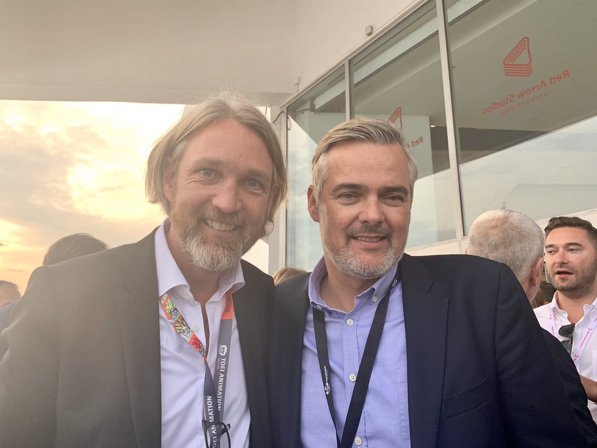 P7S1Group's tweet photo. The crowds are gearing up for the traditional @RedArrowInt #MIPCOM Cocktail. No better place in #Cannes to meet with clients, journalists, enjoy great #entertainment... and a cold bottle of #Tegernseer. #CocktailWithAView @mip https://t.co/MmHSP2ueXO