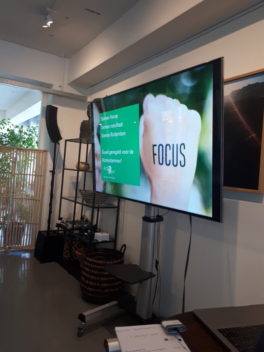 melchersleonie's tweet photo. Aftrap nieuwe Plan #dienstverlening. Wat een #energie en ideeën om de dienstverlening aan de #Rotterdammer te verbeteren. #KC010 #nieuweenergie #samenwerken https://t.co/VkrpQxKjzm