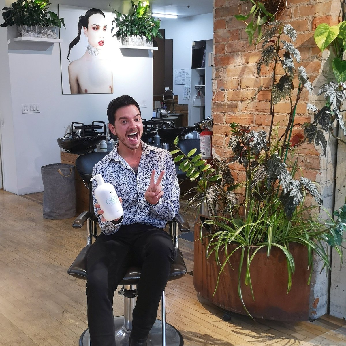 dothedaniel's tweet photo. It looks as though Daniel is excited about our new partnership with @_worldsalon in Toronto. This past weekend he was introduced to @artbyjohnathan and the entire team. What do you think of his new look? https://t.co/XA8LWPFs9L #worldSALON #Sponsored https://t.co/qvoQ0EMKtL