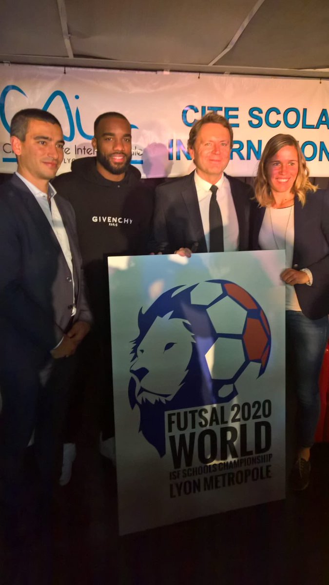 Opération "Supporter", menée par <a href="/unss/">UNSS_National</a> <a href="/grandlyon/">Métropole de Lyon</a> est un projet éducatif et sportif à destination des classes d'écoles primaires, de collèges, de lycées <a href="/academielyon/">Académie de Lyon</a> <a href="/UNSSLYON/">UNSS LYON</a> <a href="/villedelyon/">Ville de Lyon</a> <a href="/mandrin57/">Coly Jean Loup</a> <a href="/YCUCHERAT/">Yann CUCHERAT</a> <a href="/FREDJOSSINET/">Frédérique Jossinet</a> <a href="/FFF/">FFF</a> <a href="/rhone/">Rhone</a> @AuraCros <a href="/auvergnerhalpes/">Auvergne-Rhône-Alpes</a> <a href="/berthouxb/">Béatrice Berthoux</a>