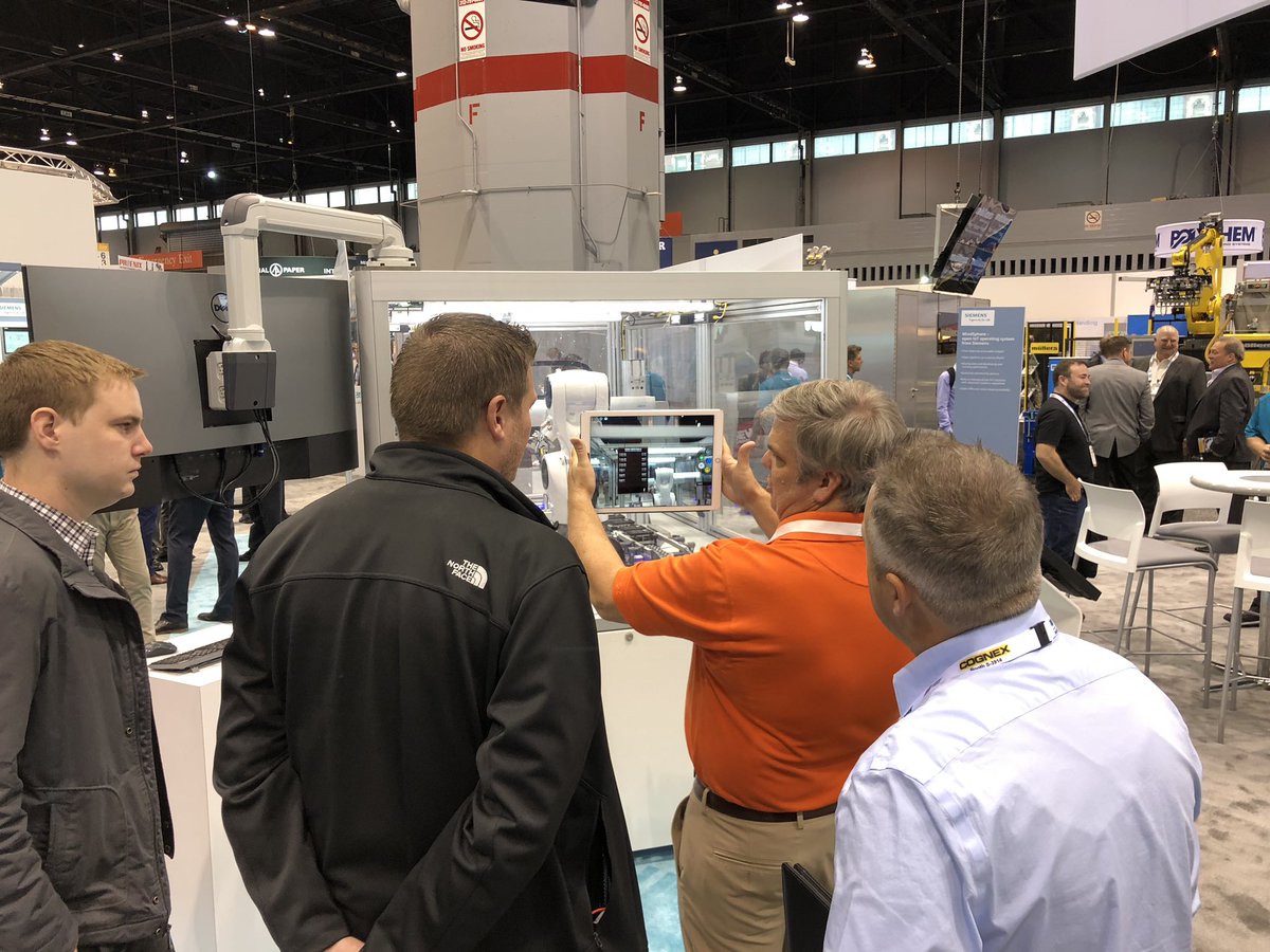 Some cool AR happening at the @Siemens booth at #PACKEXPO N-5747. Come see it this week! @DesignWorld @jpowers_media @DW_LisaEitel @wtwh_neelglea @DW_MaryGannon @DW_Motion @wtwh_memich #automation #digitalautomation #engineering @siemensindustry