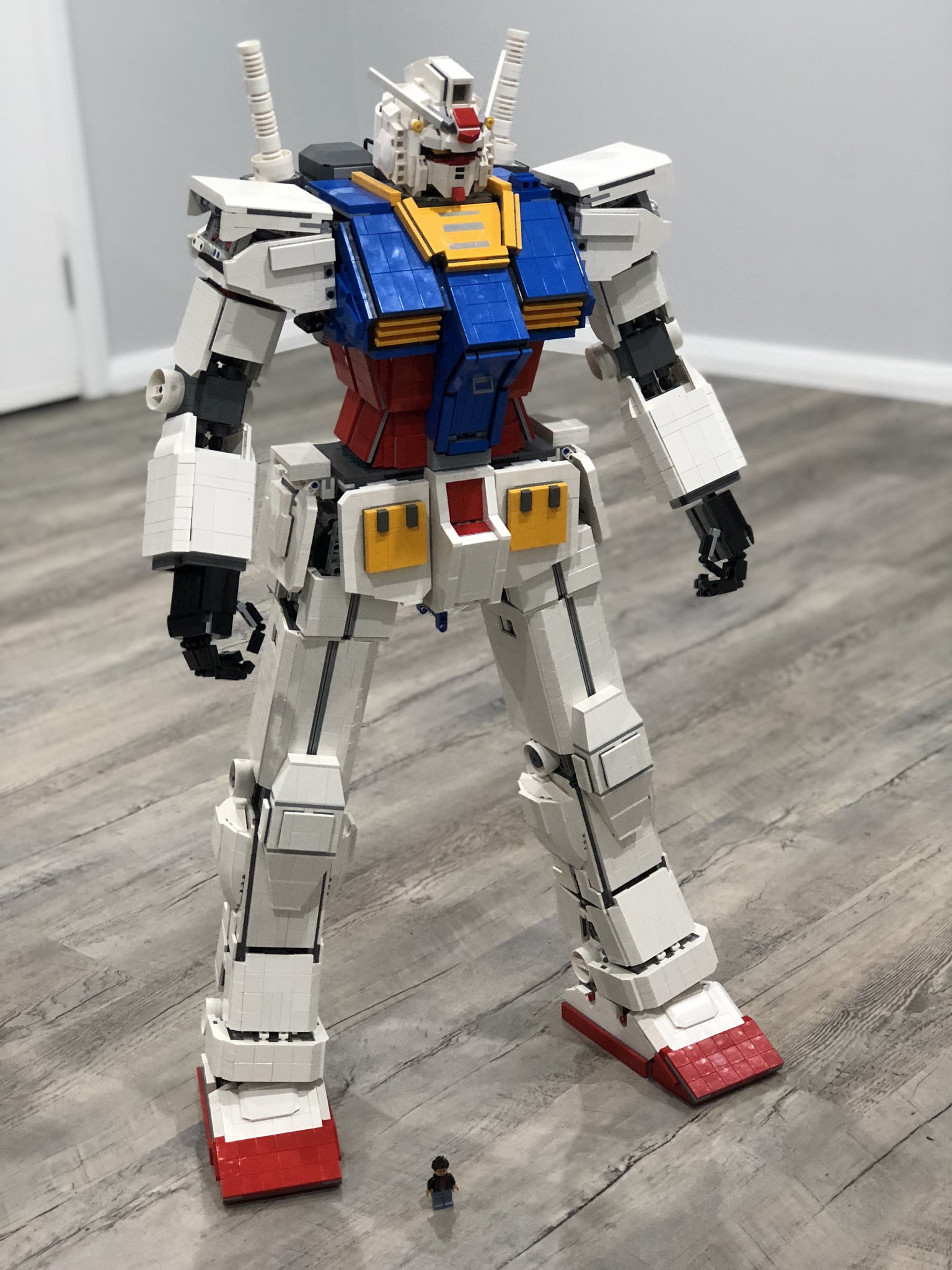 Vedligeholdelse afregning aflevere Robert Wilson IV on Twitter: "100% Lego, minifig scale, RX-78-2 Gundam by  the brick god, Henry Pinto. It's just... it's just so beautiful.  https://t.co/kpEBCdZkcG" / Twitter