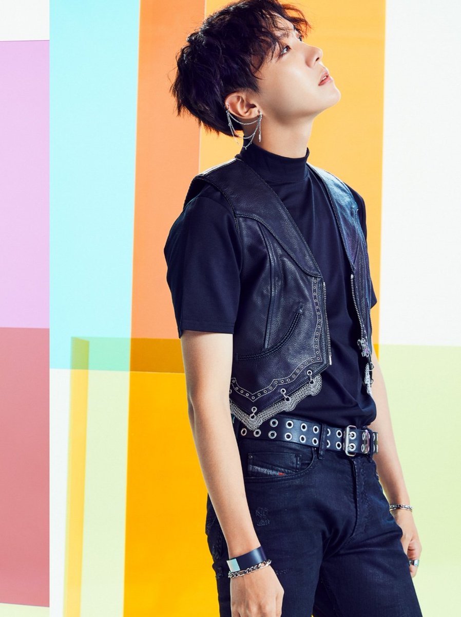 JIBISH0P's tweet photo. FAKE LOVE/AIRPLANE PT.2 JAPANESE BOOKLET💕💕💕
#BTS #FakeLoveJapaneseVer #FakeLove #Digital #Booklet #DigitalBooklet #ARMY #BTSARMY https://t.co/02BVOv5xyt https://t.co/ixJjMrf29d