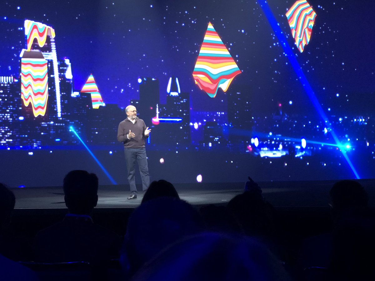 heatherjcombs's tweet photo. Kicking off #AdobeMAX in LA. Such a powerful event and inspiration from 14000 creatives all in one place sharing perspectives and stories. #adobe #CreativeCloud https://t.co/wdptceQemC
