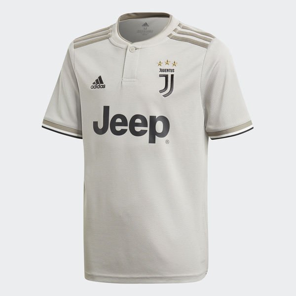 Llega la segunda equipación Juventus  y continúa la estrategia de innovación para la temporada. Una camiseta que aúna la modernidad en las líneas y en los colores con una tecnología de vanguardia.