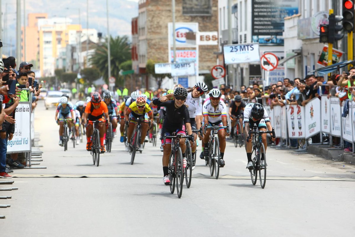 luisfverde's tweet photo. La Venezolana y Tachirense  @liro19 @lilibeth_chacon @cycling_girls @jhoannrobayo se queda con la última etapa de la Vuelta Femenina #Colombia #VFemenina https://t.co/OM2DEIbo8d