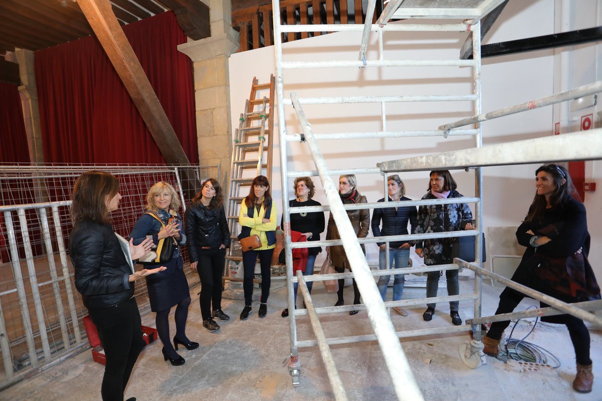 ♨️♻️♨️♻️♨️♻️
En marcha el proyecto para instalar una caldera de biomasa en la Sala de Armas de la Ciudadela
+INFO:[CAST] bit.ly/2OTpsJd
Arma Aretoaren berokuntza elikatuko duen biomasa-galdara jartzeko proiektua martxan dago