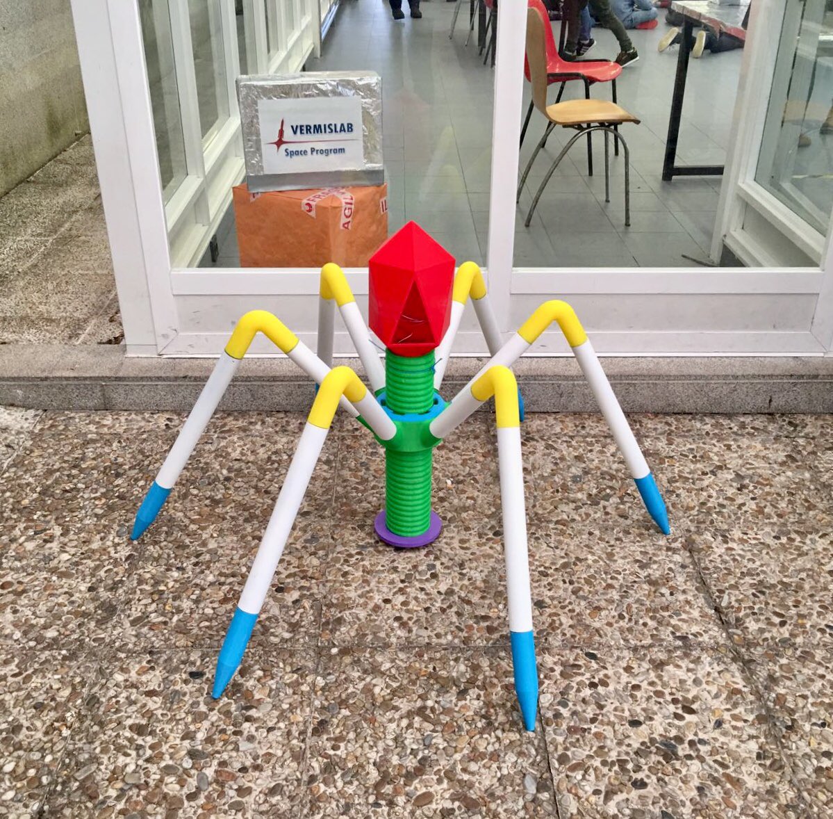 CEIP_de_CERVO's tweet photo. COMEZA A SEMANA STEM -📀 O alumnado de 5° xa está en Santiago aprendendo coas actividades de Ciencia, Tecnoloxía, Matemáticas e Enxeñaría 😃 🤖💻💿 #STEM #edudixital #semanastem @bescolaresgal @EUErasmusPlus @ConcellodeCervo https://t.co/UcEonRUosv