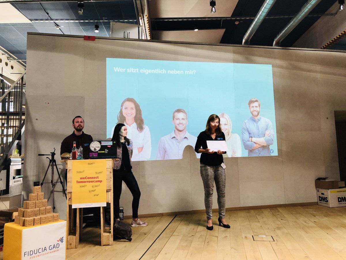 Und wen trifft man noch alles auf dem #Tomorrowcamp bei <a href="/fiducia_gad/">fiducia_gad</a> ? <a href="/ViolaPloski/">Viola Ploski</a> von <a href="/knowhowag/">Know How! AG</a> 🤩 
Das fängt super an, danke Euch <a href="/PeterWeitwinkel/">Moritz Graf</a> und <a href="/eisinger_isabel/">Isabel Eisinger</a> 😃