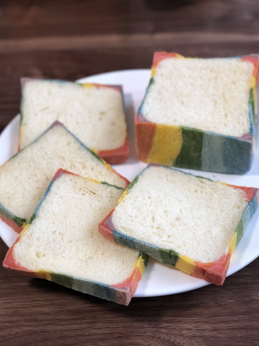 izumickey0719's tweet photo. みみが
レインボーな食パン🌈
作りました。

色は全部、天然素材です。

#食パン
#にじ
#虹
#Rainbow 
#Rainbowbread 
#角食パン https://t.co/I4KBWPPIGO